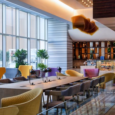 Crowne Plaza Dubai Marina By Ihg Hotel Luaran gambar The lounge at the airport