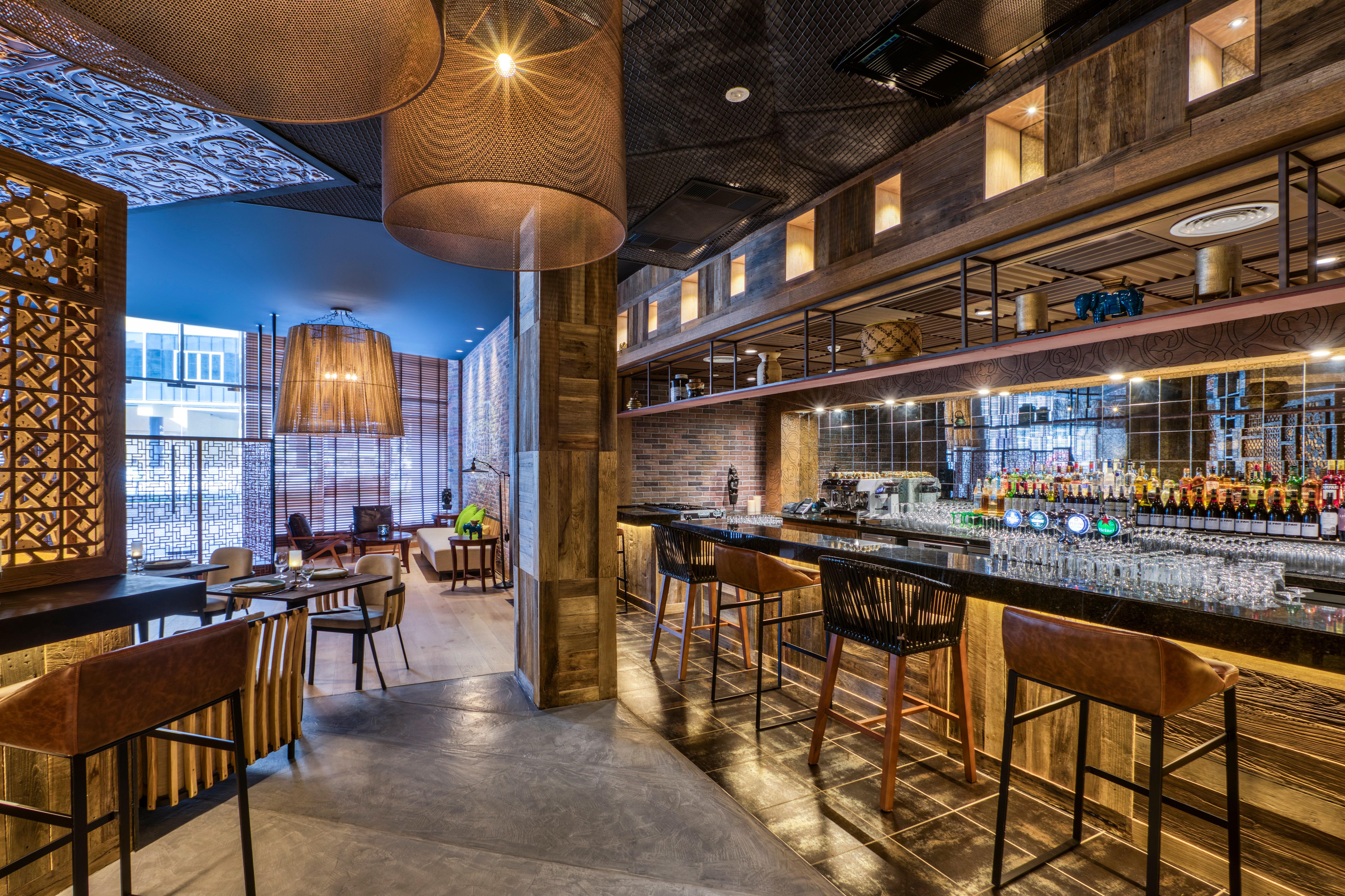 Crowne Plaza Dubai Marina By Ihg Hotel Luaran gambar The bar at the 101 bar