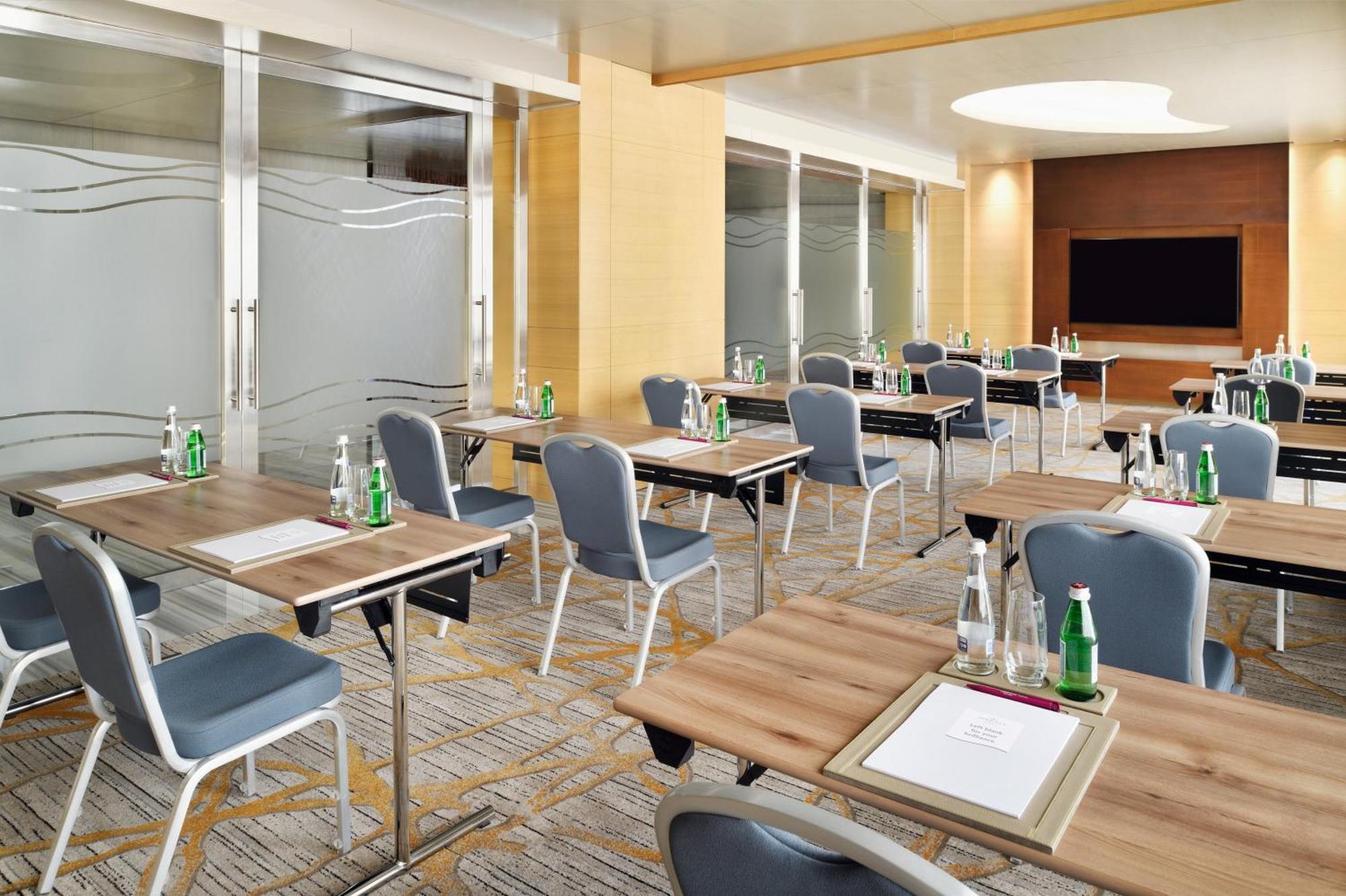 Crowne Plaza Dubai Marina By Ihg Hotel Luaran gambar Meeting room