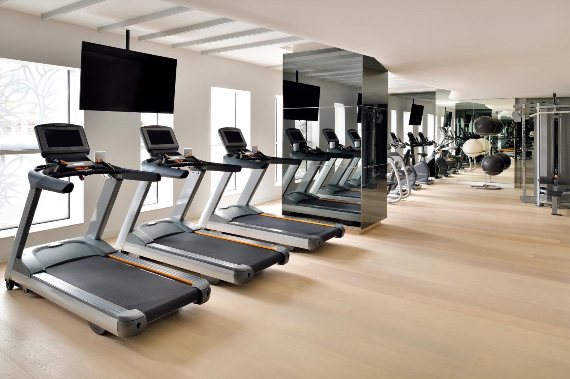 Crowne Plaza Dubai Marina By Ihg Hotel Luaran gambar The gym at The Dorchester